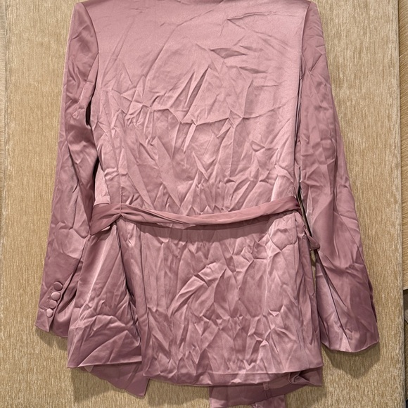 NAKED WARDROBE
Satin Wrap Blazer In Cherry Blossom Size S new with defects - Picture 7 of 7